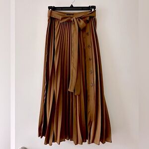 Zara pleated skirt with button detail and tie waist - Small